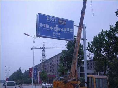 定西公路交通標志桿與燈桿價格因素分析及市場參考
